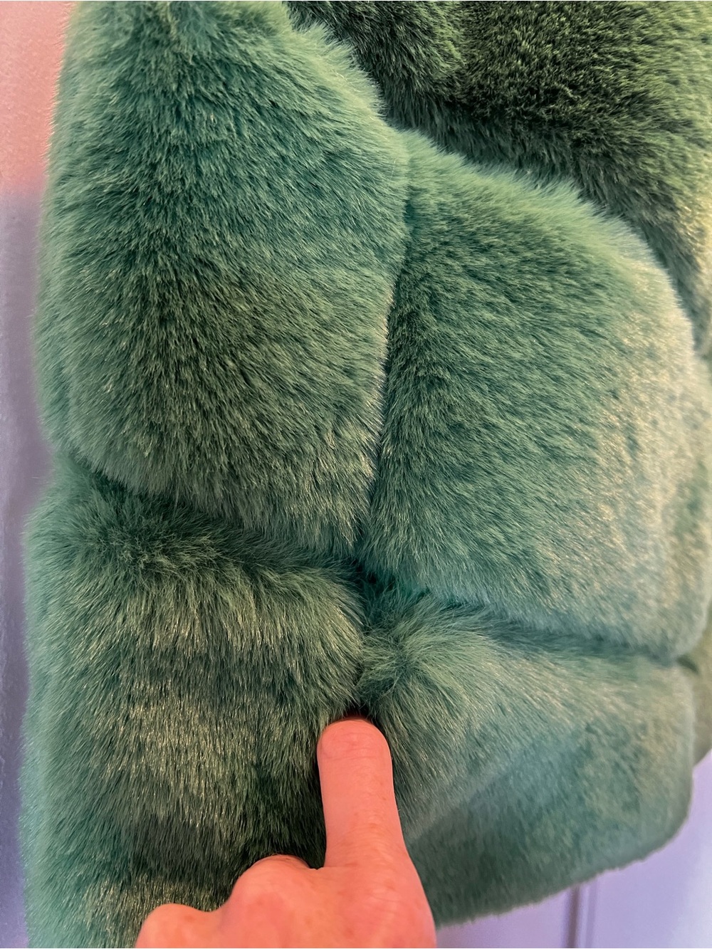 FINDS Green Faux Fur Vest Plush Luxe Layering Cozy Chic M/L Fall Winter - Picture 9 of 9